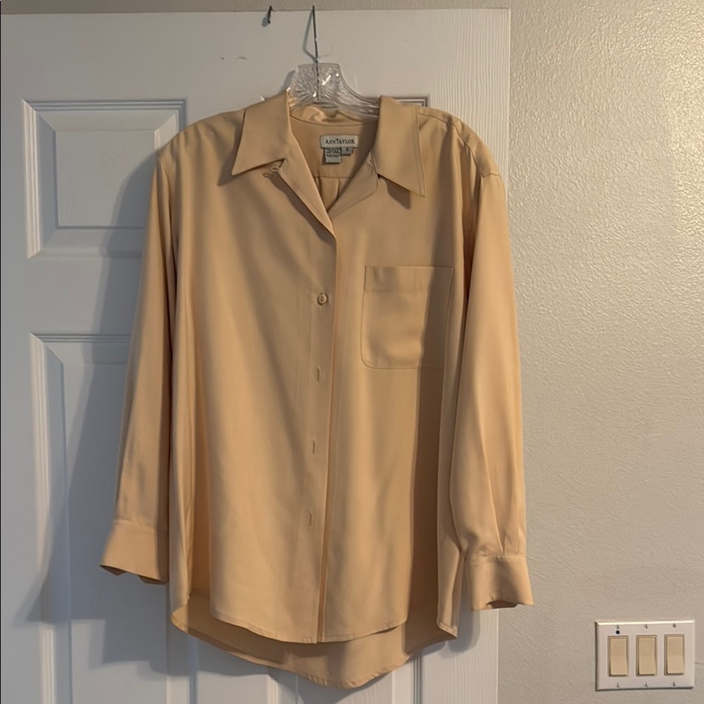 Ann Taylor Women's Blouse in Beige